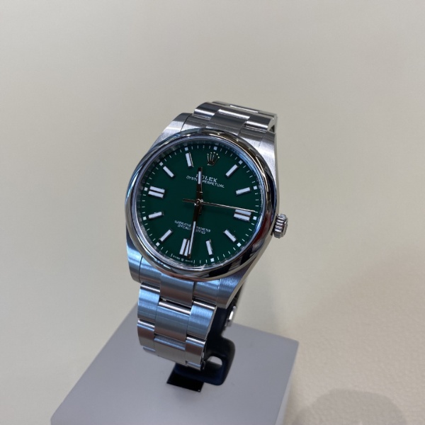 Rolex Oyster Perpetual 41 124300 Green Dial